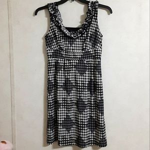 SZ 6 P MSK SLEEVELESS DRESS